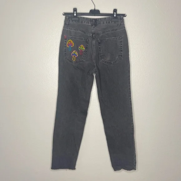 BDG Urban Outfitters Black High Rise Mushroom Embroidered Size 24 - Picture 6 of 7